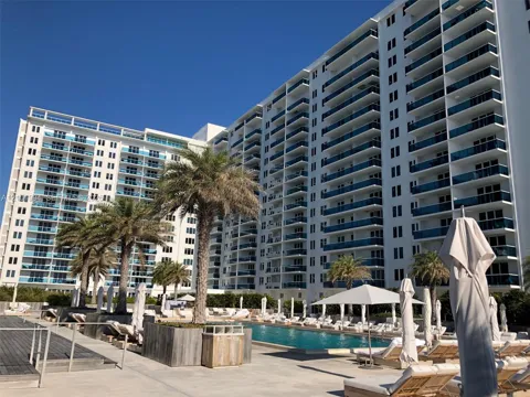 2301 COLLINS AV #737