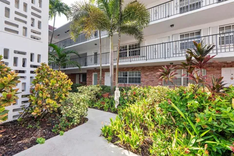 2424 NE 9th Street #305