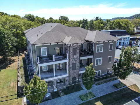1319 W Main St #207