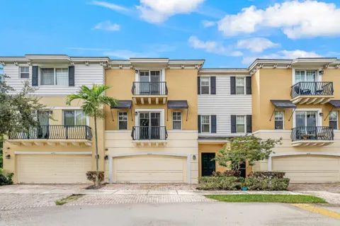 673 NW 38th Circle