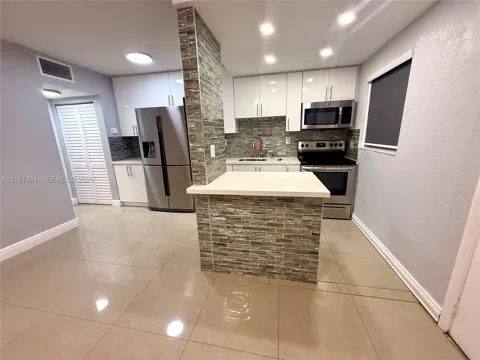 1629 NW N River Dr #303