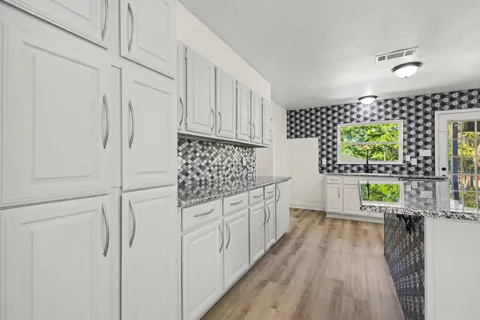 1513 Cecil Ct