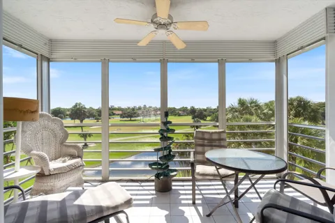 3980 Oaks Clubhouse Drive #411
