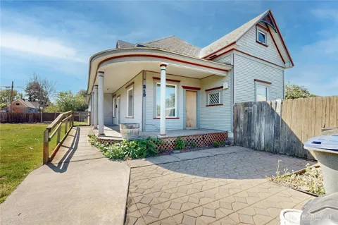319 W Cherry Street
