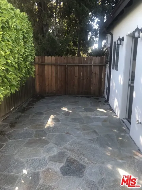 1930 S BENTLEY AVENUE
