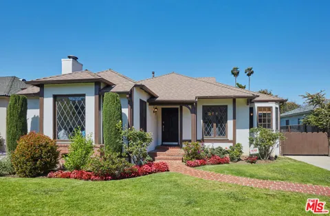 1930 S BENTLEY AVENUE