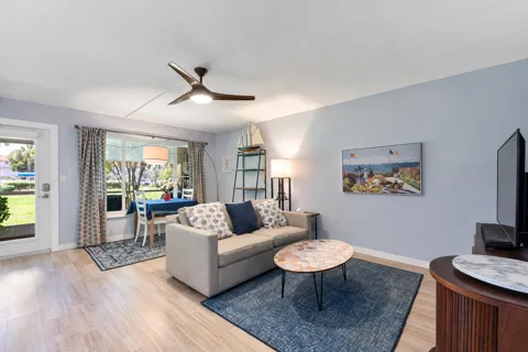 804 SE 7th Street SE #105