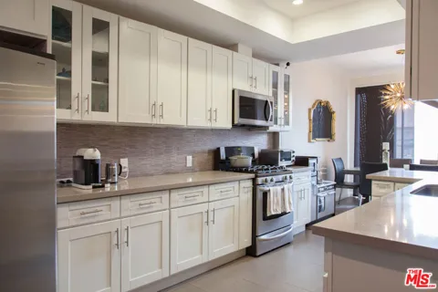 1271 Granville Avenue #202