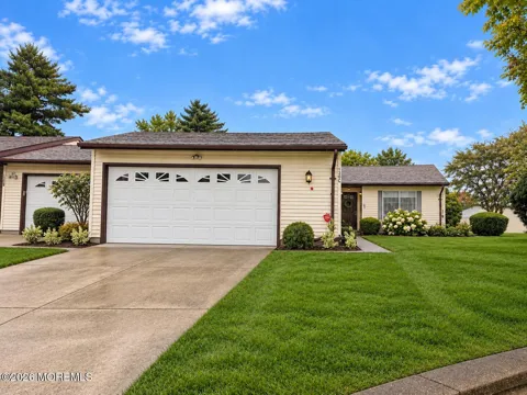 120 Ironwood Plaza