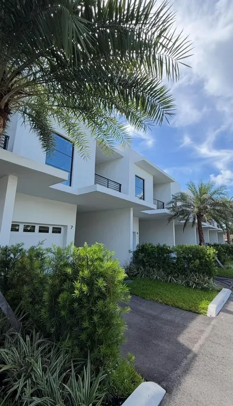 2511 PIERCE STREET #2