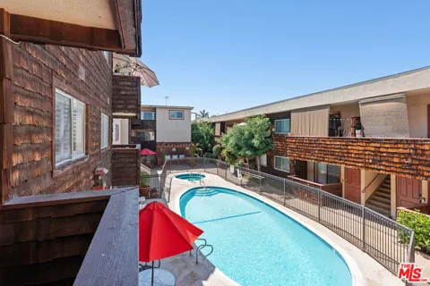 5414 Newcastle Avenue #19