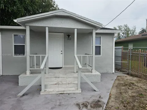 1915 NW 82nd St