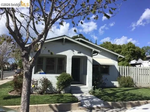 322 W 9Th St