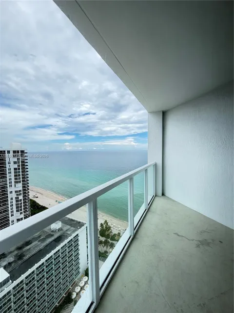 16699 Collins Ave #2806