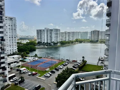 18051 Biscayne Blvd #1002