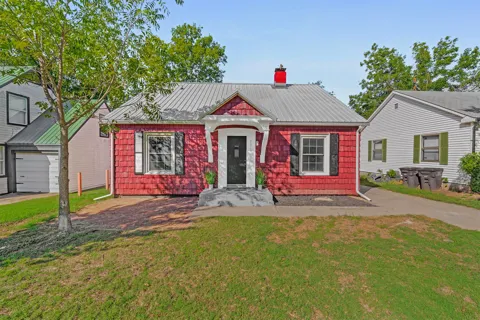 2015 S Dewey Avenue