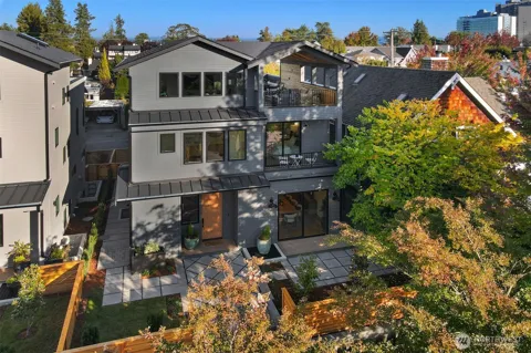 2004 McGilvra Boulevard E