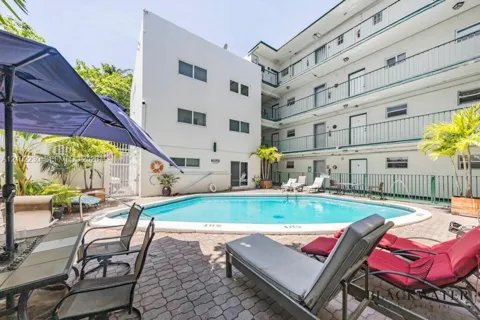 1777 Michigan Ave #102