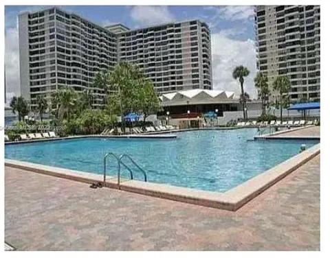 600 Three Islands Blvd #807