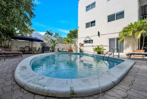 1777 Michigan Ave #206
