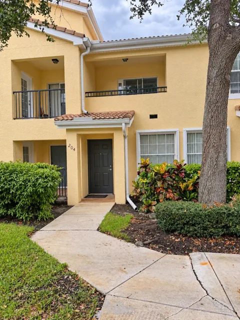 110 SW PEACOCK BOULEVARD #6-204