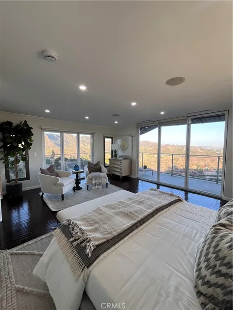 6960 Pacific View Drive