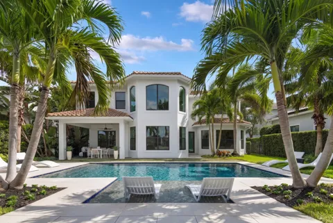 2565 NW 69th Street