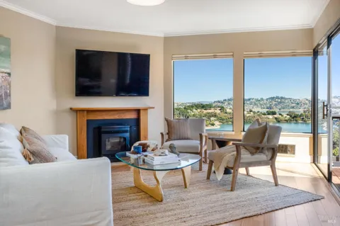 210 Headlands Court
