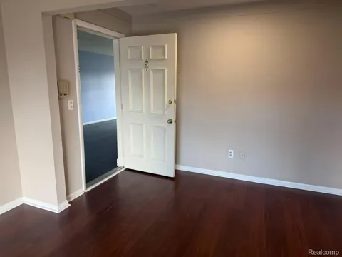474 Fox Hills Drive #6