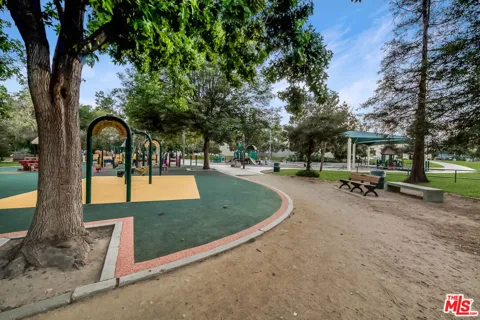 1521 Greenfield Avenue #205