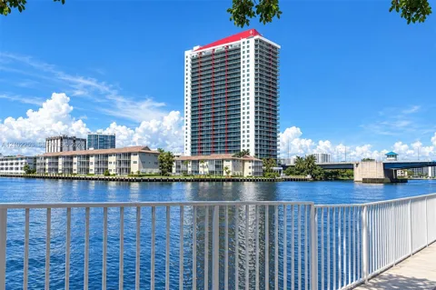 1833 S Ocean Dr #201