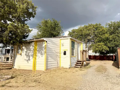 1008 G AVENUE