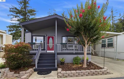 3263 Vineyard Ave