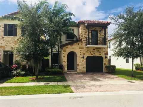10310 NW 70th Ter