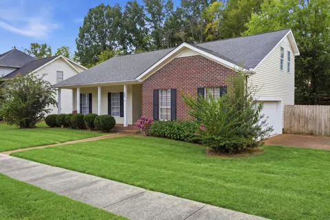 1599 Birchwood Cir