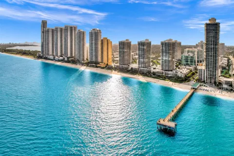 16425 COLLINS AVENUE #818