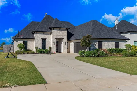 926 Chisolm Trail