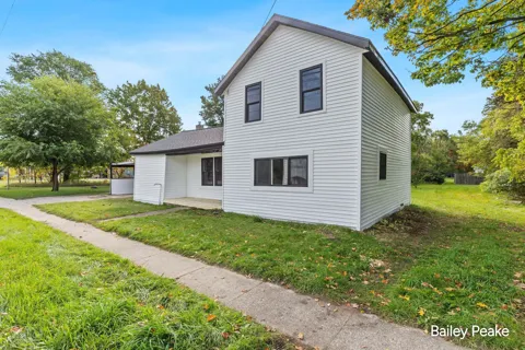 178 W Muskegon Street NE
