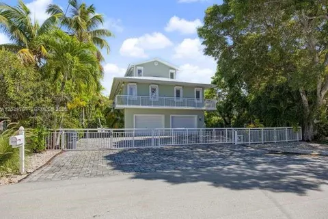 1217 Mockingbird Rd