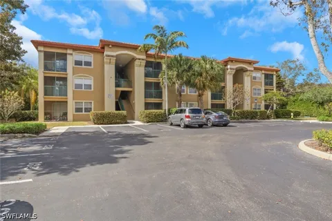 Colonnades Court W #131