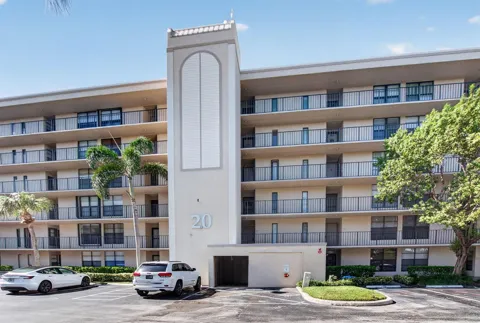20 ROYAL PALM WAY #3010