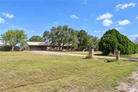 2835 Earls Trail