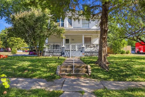724 W Cedar Street