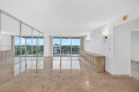 2655 Collins Ave #702