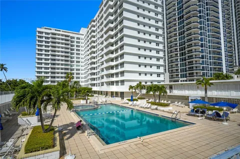 4747 Collins Ave #1506