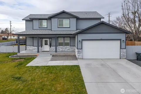 2036 W Lakeside
