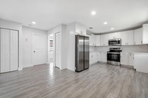 220 JACKSON AVENUE
