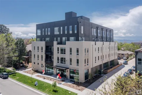 2049 S Columbine #204