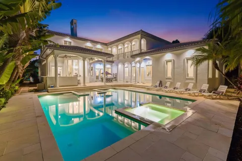 14 E OCEAN AVENUE