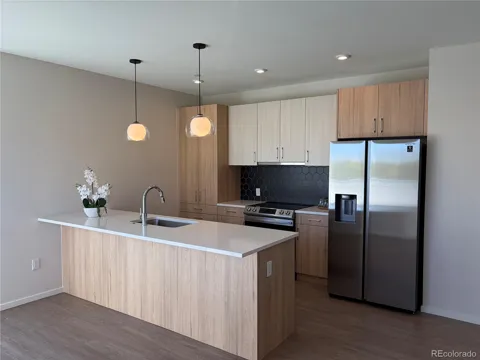 2049 S Columbine #402